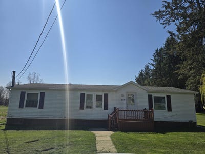 /international/us/218-e-lake-street-crystal-mi-110107485285/