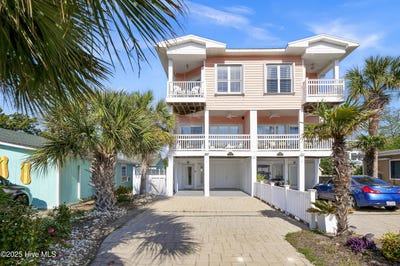 /international/us/121-n-4th-avenue-kure-beach-nc-110098910550/