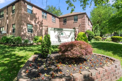 /international/us/61-16-245th-place-upper-douglaston-ny-110108578777/