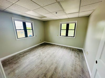/international/us/6-west-broadway-street-derry-nh-110092275056/