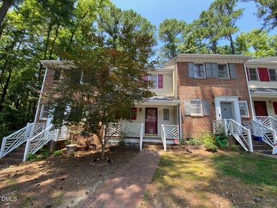 /international/us/108-briarcreek-court-cary-nc-110107078223/