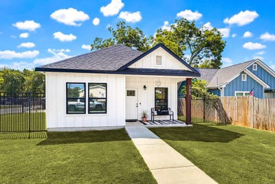 /international/us/303-pine-ave-luling-tx-110108122921/