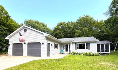 /international/us/2107-spruce-lane-houghton-mi-110109026212/