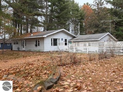 /international/us/1008-clifford-street-east-tawas-mi-110108226764/