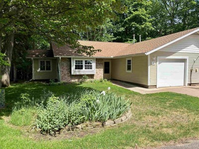 /international/us/108-forest-ridge-drive-marquette-mi-110108706732/