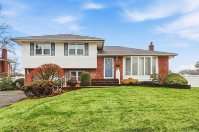 /international/us/48-eastfield-lane-melville-ny-110106540870/