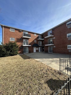 /international/us/6653-w-63rd-street-chicago-il-110108294075/