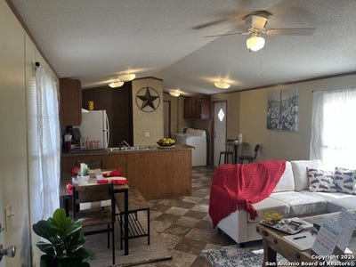 /international/us/1966-fm-65-crystal-city-tx-110095144295/