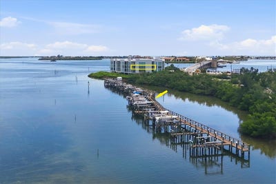 /international/us/1375-beach-road-englewood-fl-110120097686/