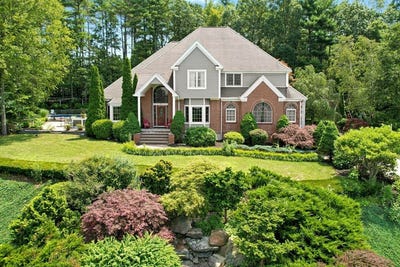 /international/us/19-elizabeth-drive-auburn-ma-110100566497/