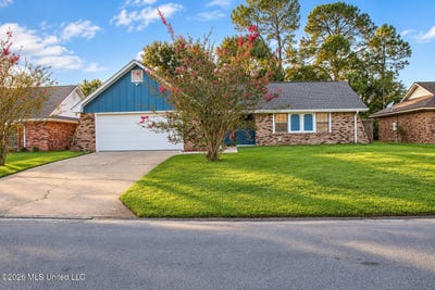 /international/us/2184-baywood-drive-biloxi-ms-110110381893/