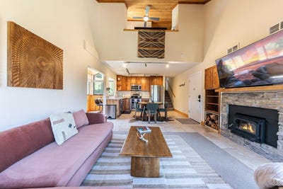 /international/us/11565-snowpeak-way-truckee-ca-110108905437/