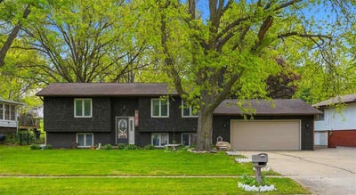 /international/us/1005-16th-ave-coralville-ia-110107824459/