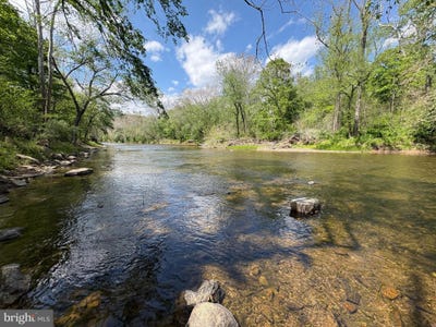 /international/us/8-25-ac-walnut-tree-lane-paw-paw-wv-110107891617/