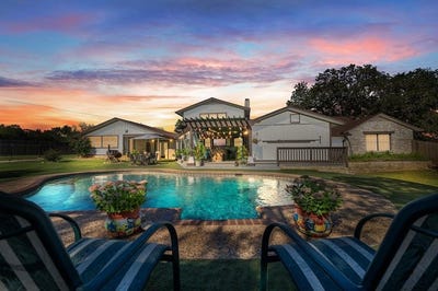 /international/us/210-sw-oak-lane-kerrville-tx-110101161737/