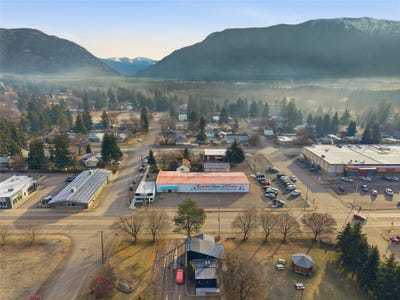 /international/us/307-nucleus-avenue-columbia-falls-mt-110106023465/