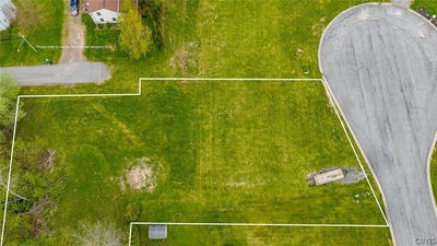 /international/us/ball-street-canastota-ny-110107801480/