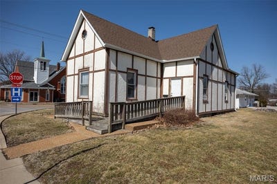 /international/us/425-w-main-street-staunton-il-110103048491/