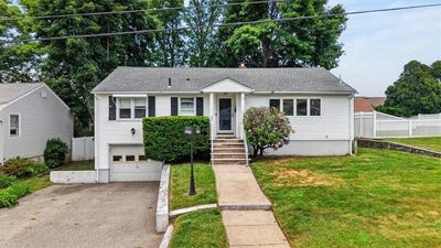 /international/us/165-salem-avenue-cranston-ri-110108640512/