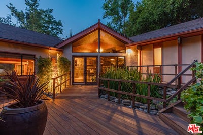 /international/us/1064-meadows-end-dr-calabasas-ca-110100077094/