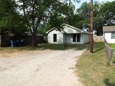 /international/us/747-luther-ln-gun-barrel-city-tx-110108388444/