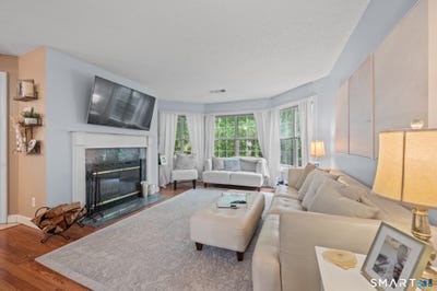 /international/us/75-redwood-drive-east-haven-ct-110108260116/