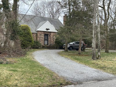 /international/us/37-school-street-westhampton-beach-ny-110099244490/