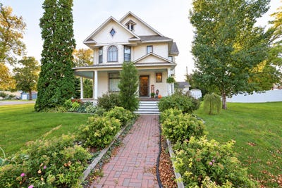 /international/us/229-e-4th-avenue-groton-sd-110120461175/