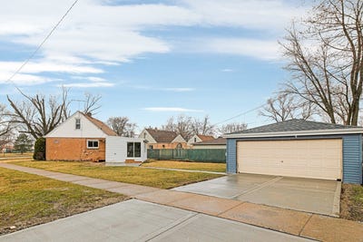 /international/us/6831-s-79th-avenue-bridgeview-il-110099157193/