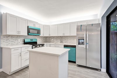 /international/us/736-nw-98th-circle-plantation-fl-110109785646/