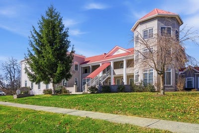 /international/us/210-e-withers-road-unit-201-wytheville-va-110103962666/