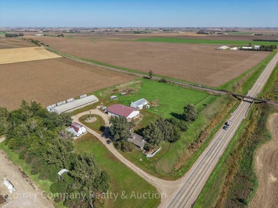 /international/us/3046-310th-st-hull-ia-110120457716/
