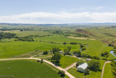 /international/us/105-lower-redwater-creek-road-beulah-wy-110100985986/