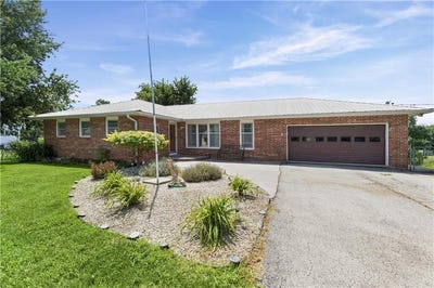 /international/us/306-e-8th-street-wellsville-ks-110119535825/