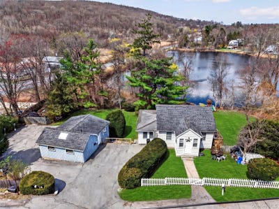 /international/us/10-towners-road-carmel-ny-110107731314/