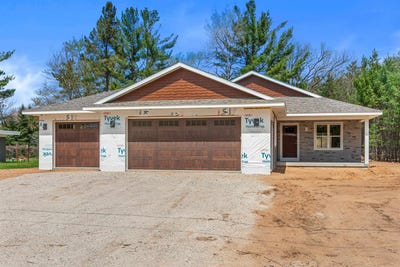 /international/us/4420-first-street-stevens-point-wi-110107822772/