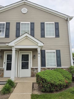 /international/us/101-silverstone-drive-carpentersville-il-110108189859/