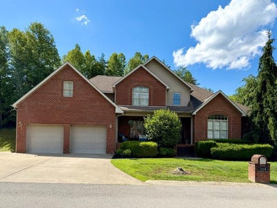 /international/us/104-easy-street-staffordsville-ky-110105728954/