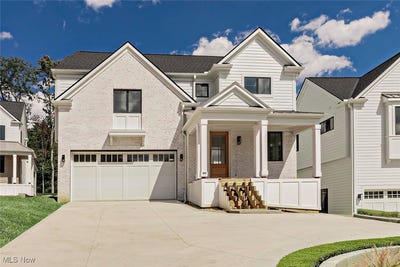 /international/us/213-s-main-street-chagrin-falls-oh-110102148057/