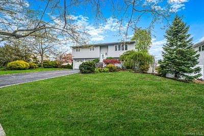 /international/us/6-oatley-place-commack-ny-110107455639/