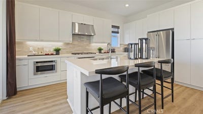 /international/us/300-junco-irvine-ca-110104068872/