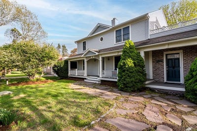 /international/us/28-palm-beach-avenue-narragansett-ri-110105018735/