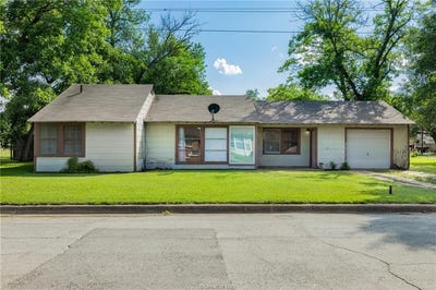 /international/us/1102-post-oak-street-hearne-tx-110101437771/