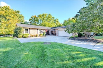 /international/us/17096-hawks-lookout-lane-strongsville-oh-110120150444/