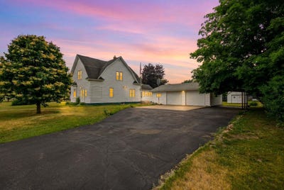 /international/us/106-s-7th-street-avoca-wi-110108817804/