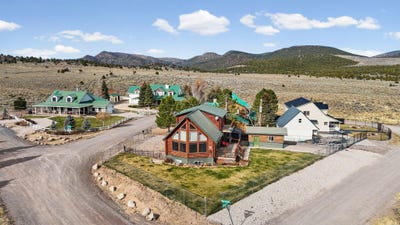 /international/us/880-w-main-st-pine-valley-ut-110103778868/