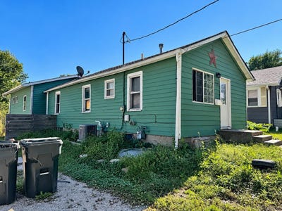 /international/us/2320-s-henry-street-sioux-city-ia-110120455150/