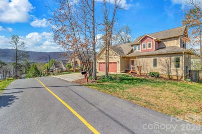 /international/us/122-craggy-street-black-mountain-nc-110107195407/
