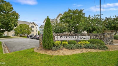 /international/us/303-102-campus-walk-trail-elon-nc-110110325527/