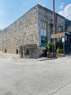 /international/us/100-main-street-calico-rock-ar-110101681979/